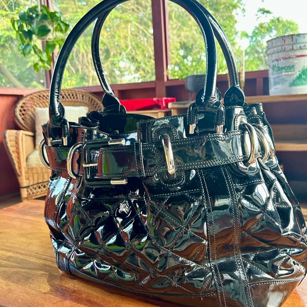 Burberry Beaton large Quilted patent leather bag